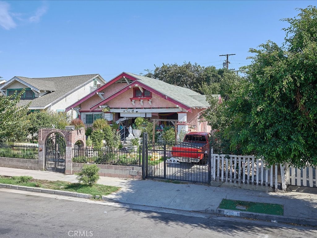 4162 S Budlong Avenue Property Photo 3