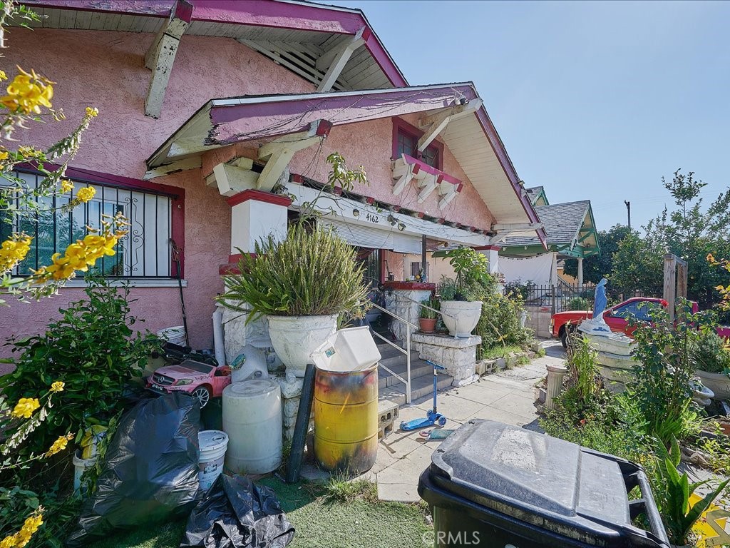 4162 S Budlong Avenue Property Photo 5
