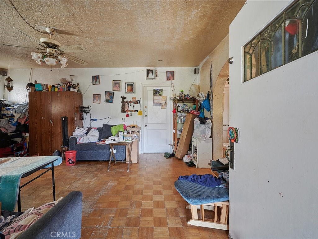 4162 S Budlong Avenue Property Photo 6