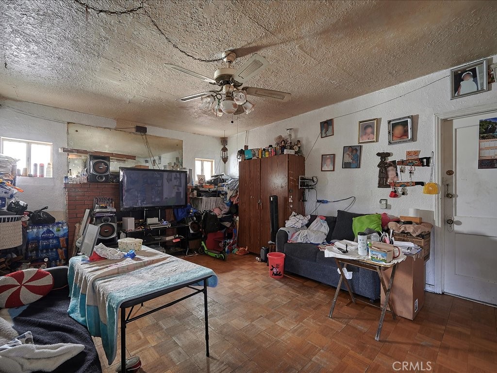 4162 S Budlong Avenue Property Photo 7
