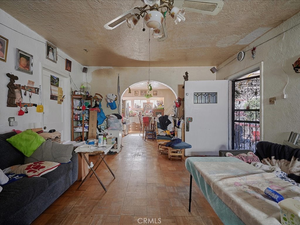 4162 S Budlong Avenue Property Photo 8