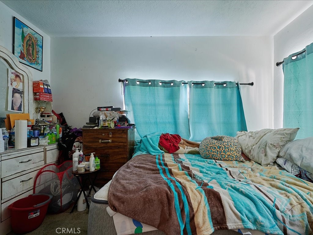 4162 S Budlong Avenue Property Photo 9