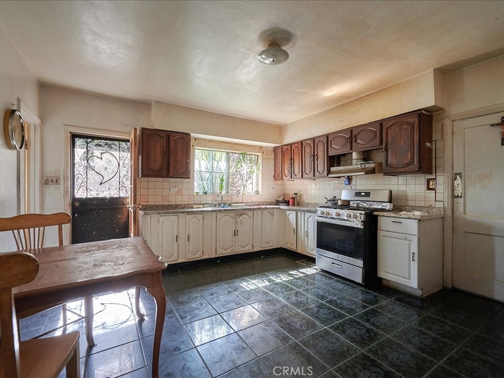 4162 S Budlong Avenue Property Photo 14