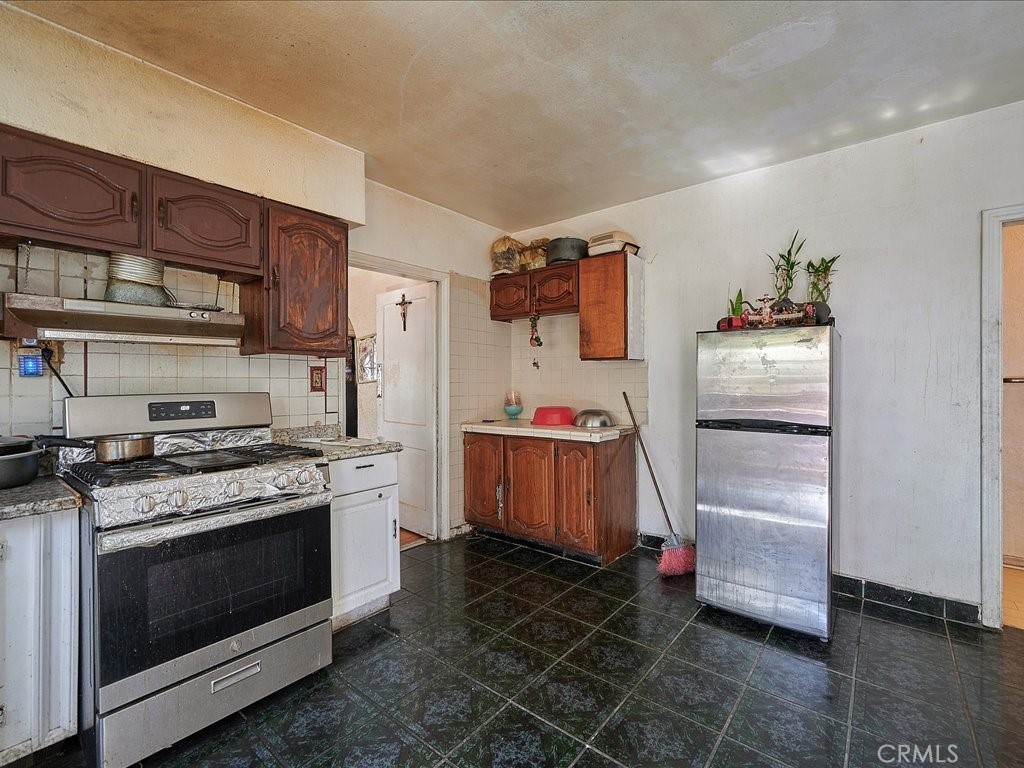 4162 S Budlong Avenue Property Photo 16