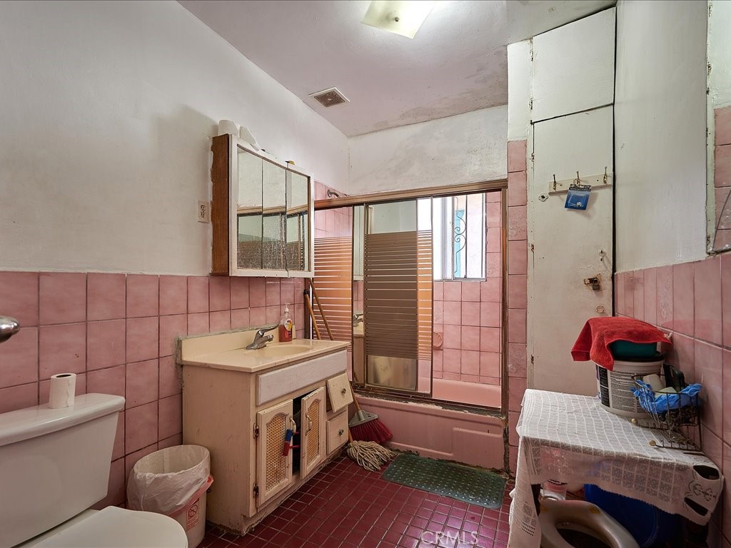 4162 S Budlong Avenue Property Photo 22