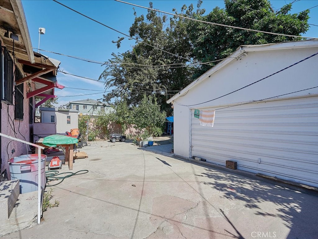 4162 S Budlong Avenue Property Photo 25