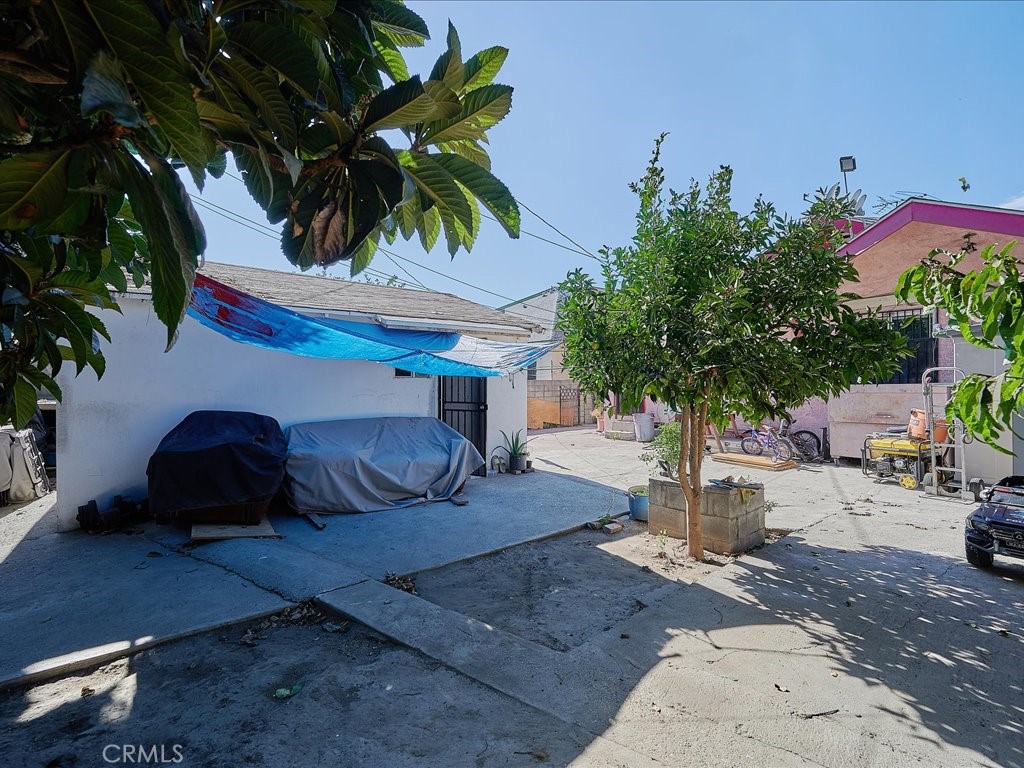 4162 S Budlong Avenue Property Photo 27