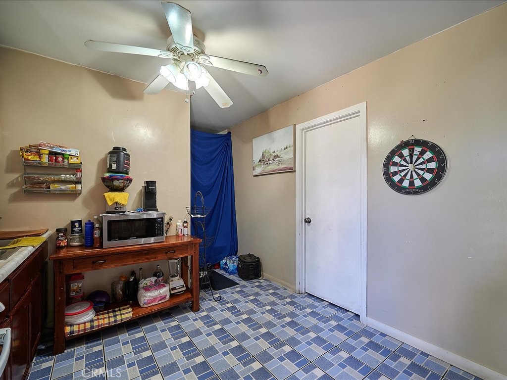 4162 S Budlong Avenue Property Photo 28