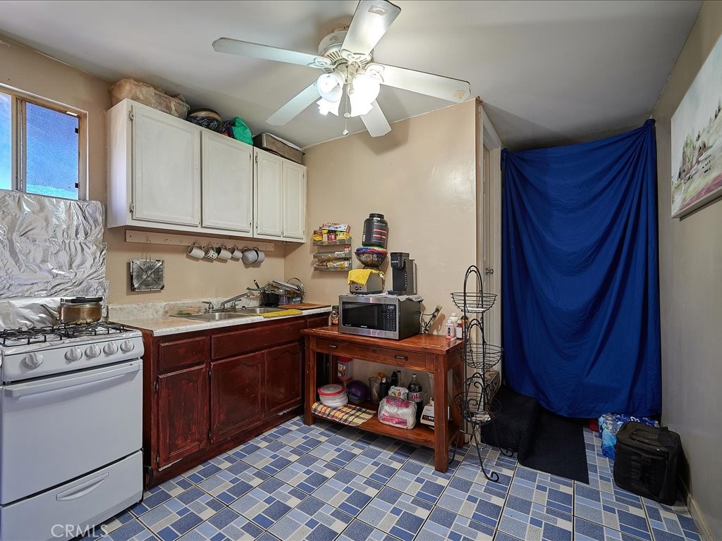 4162 S Budlong Avenue Property Photo 29