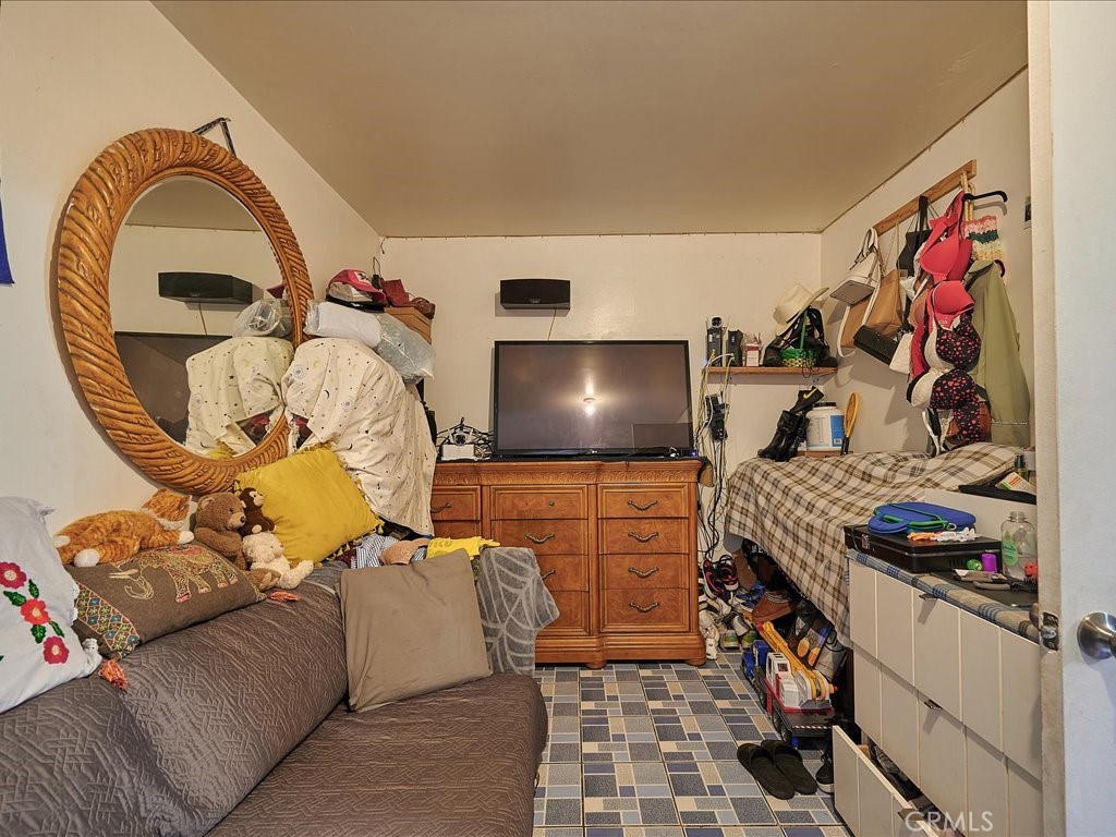 4162 S Budlong Avenue Property Photo 32