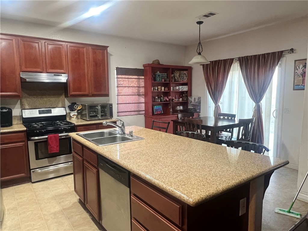 1590 W Ceres Street Property Photo 6