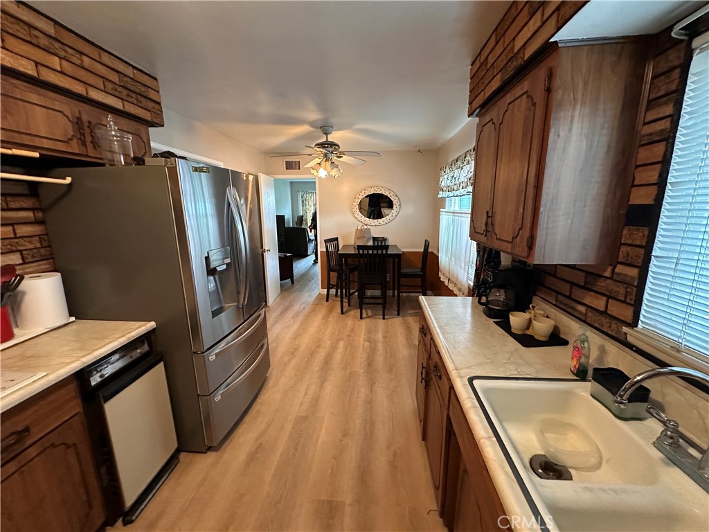 1111 E 28th Street Property Photo 4