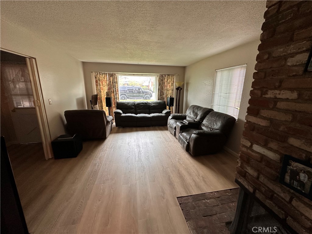 1111 E 28th Street Property Photo 6