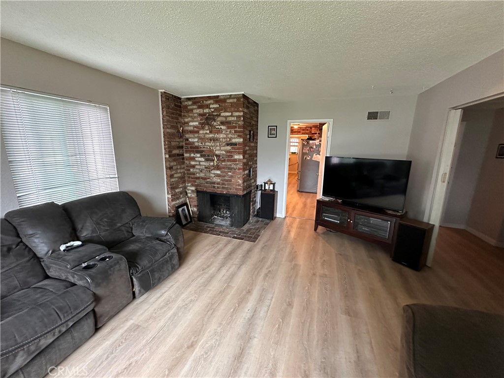 1111 E 28th Street Property Photo 7