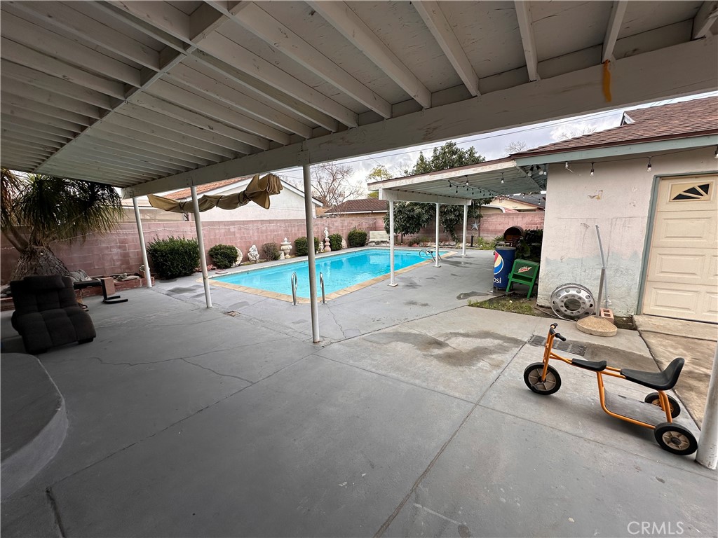 1111 E 28th Street Property Photo 12