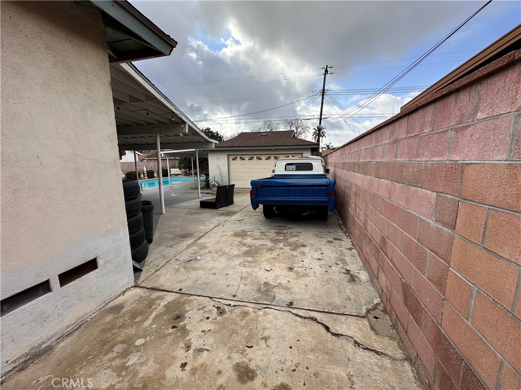 1111 E 28th Street Property Photo 15