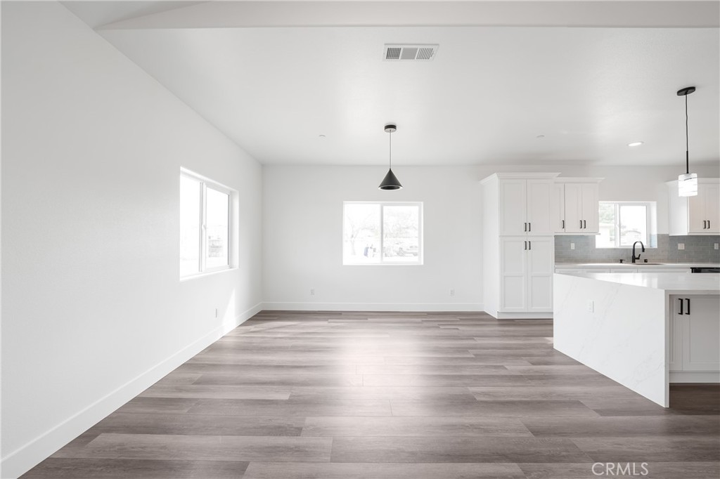 11383 Maple Avenue Property Photo 5