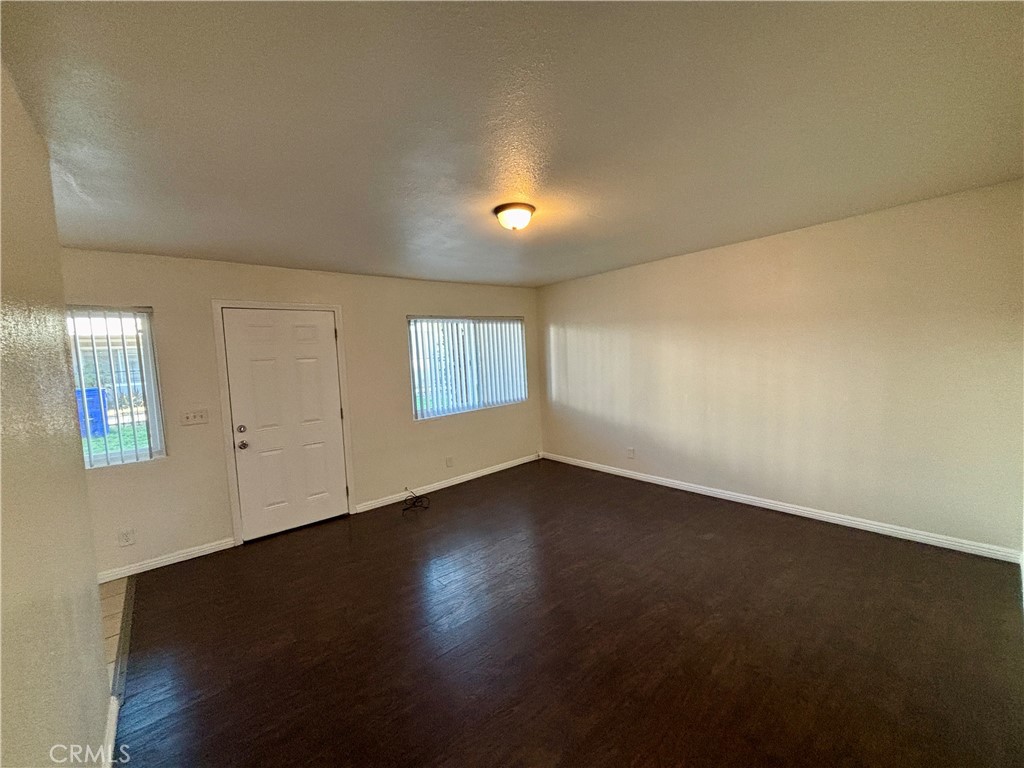 1043 N Lilac Avenue B Property Photo 3