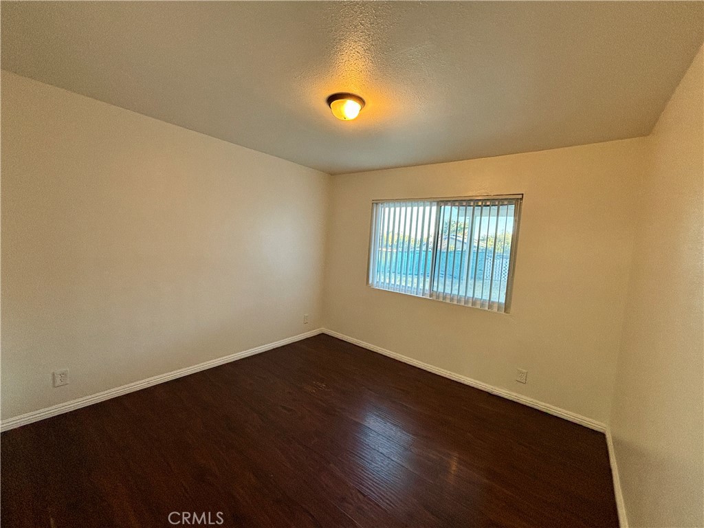 1043 N Lilac Avenue B Property Photo 7