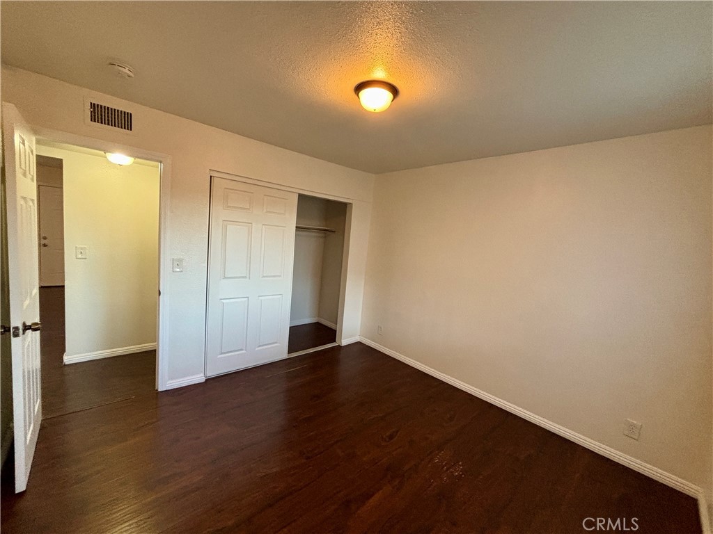 1043 N Lilac Avenue B Property Photo 8