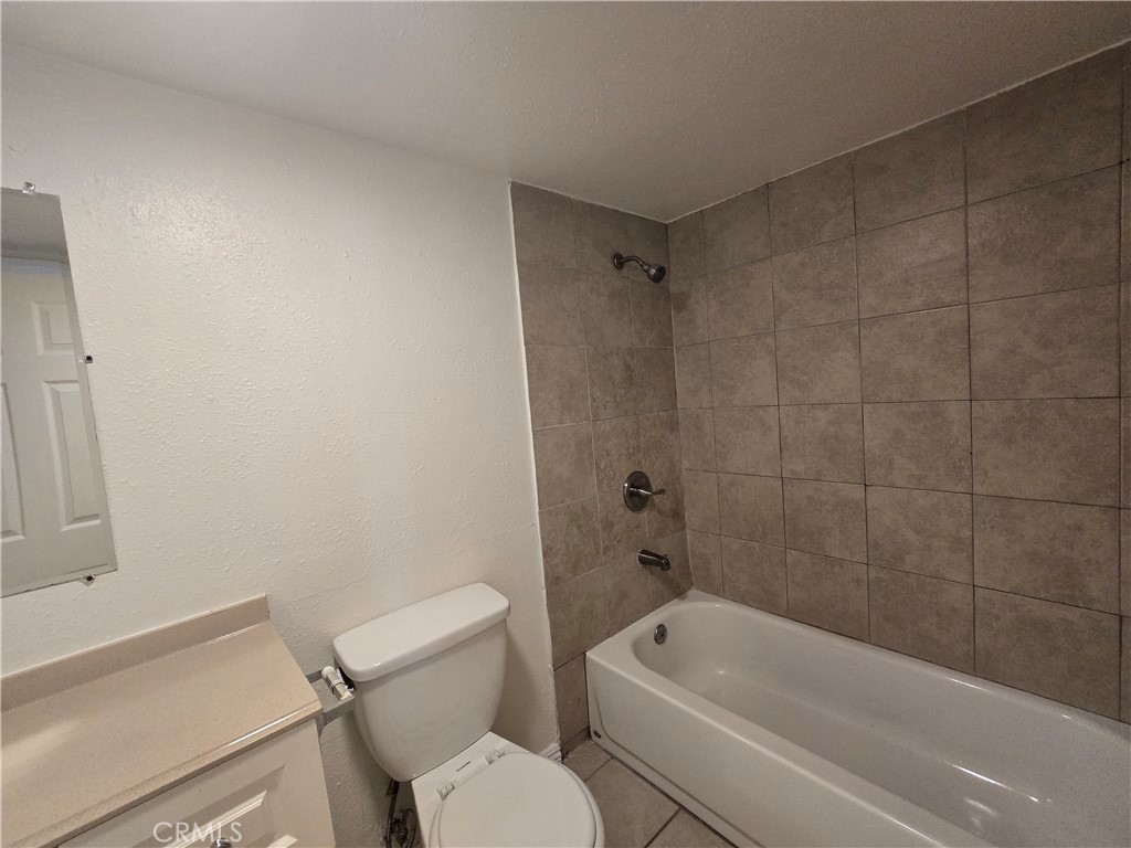 1043 N Lilac Avenue B Property Photo 9