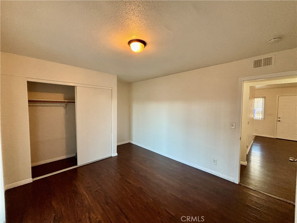1043 N Lilac Avenue B Property Photo 10