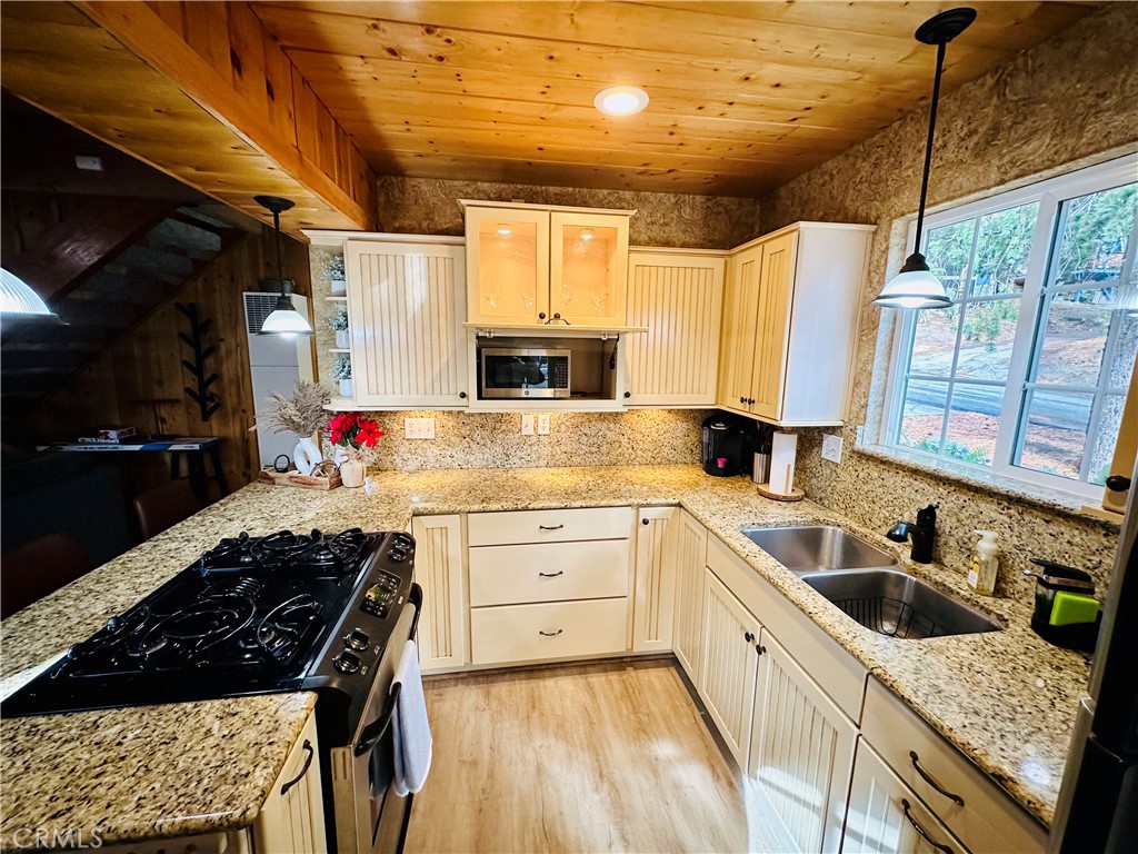 2428 Ridge Road Property Photo 9