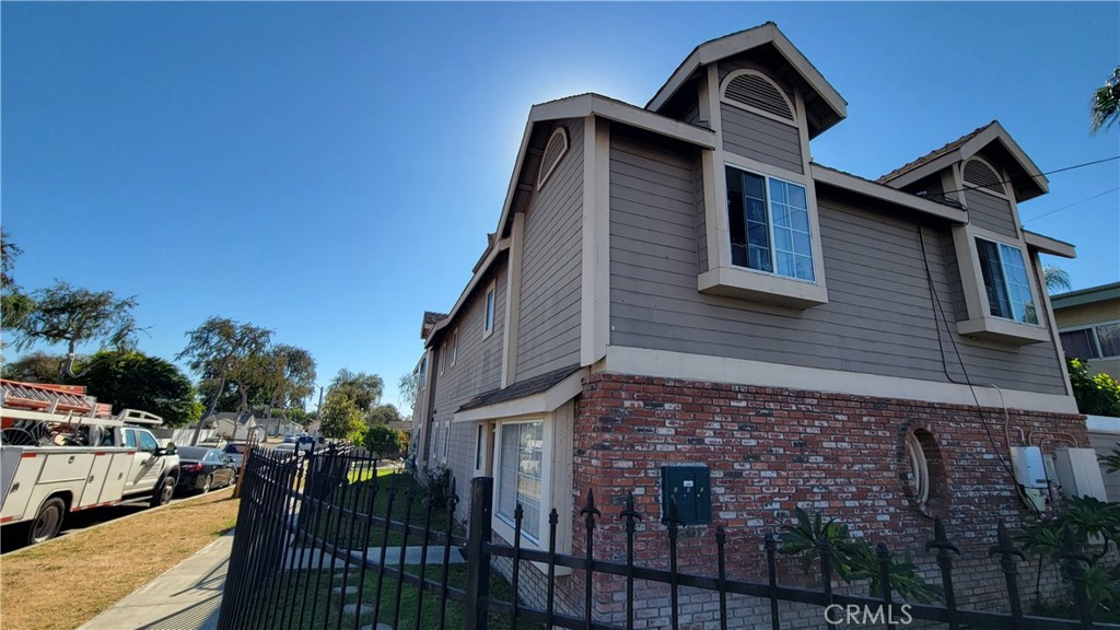 2400 W Commonwealth Avenue Property Photo 1