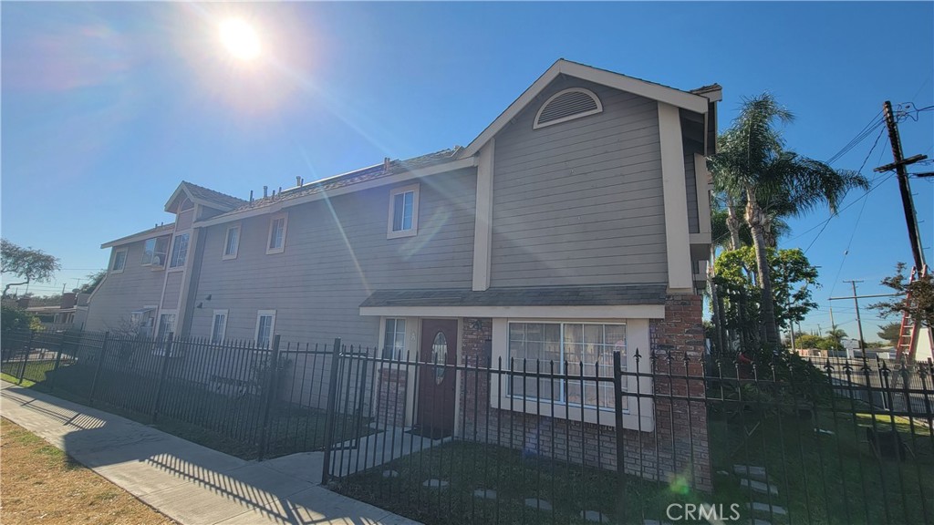 2400 W Commonwealth Avenue Property Photo 2