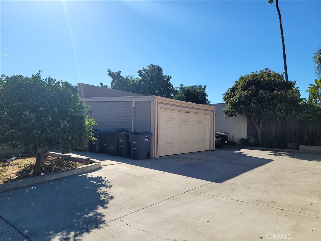 2400 W Commonwealth Avenue Property Photo 4