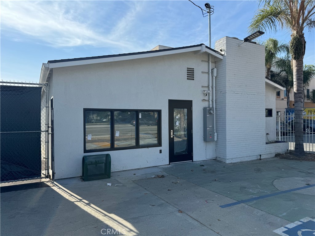 1420 W Holt Avenue Property Photo 1