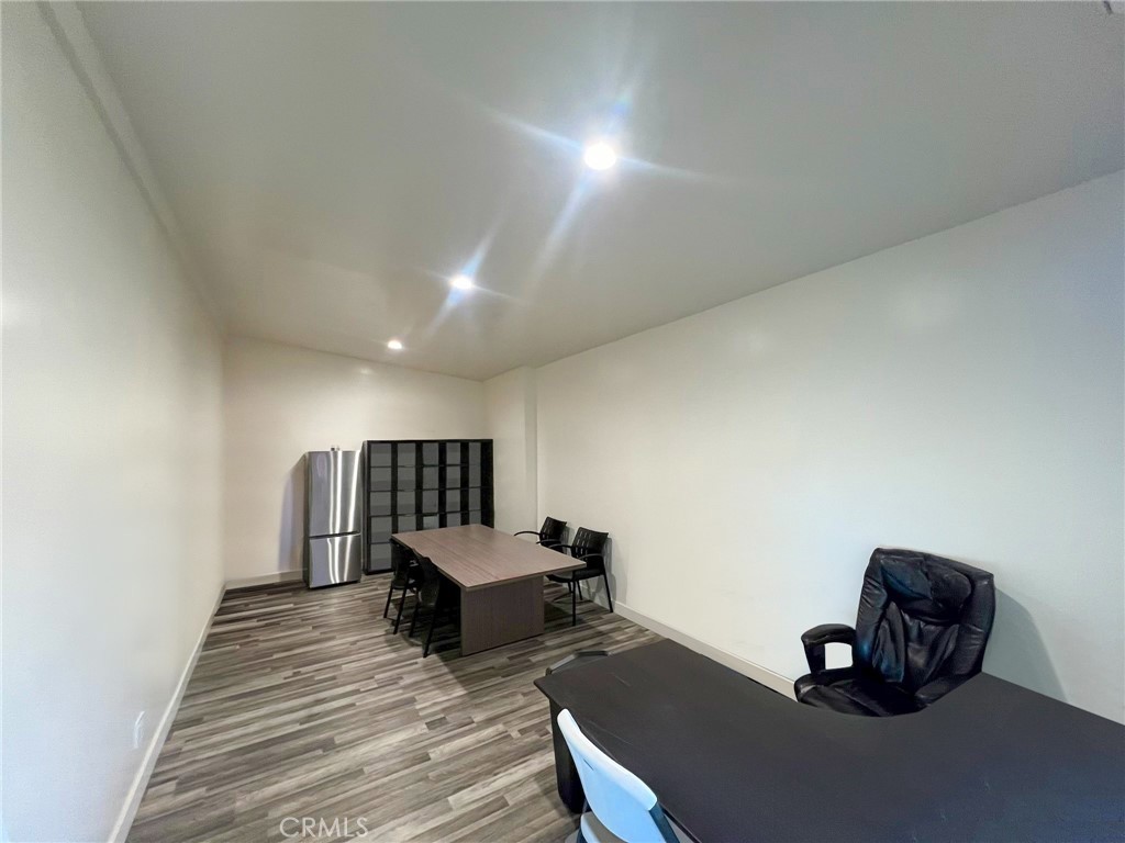 1132 W 1st Street Property Photo 2