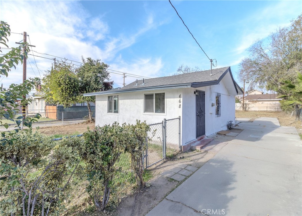668 W 14th Street Property Photo 1