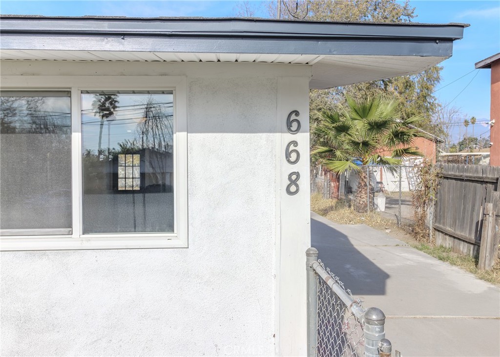 668 W 14th Street Property Photo 2