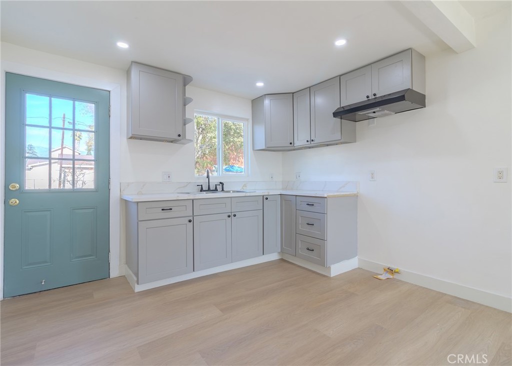668 W 14th Street Property Photo 4