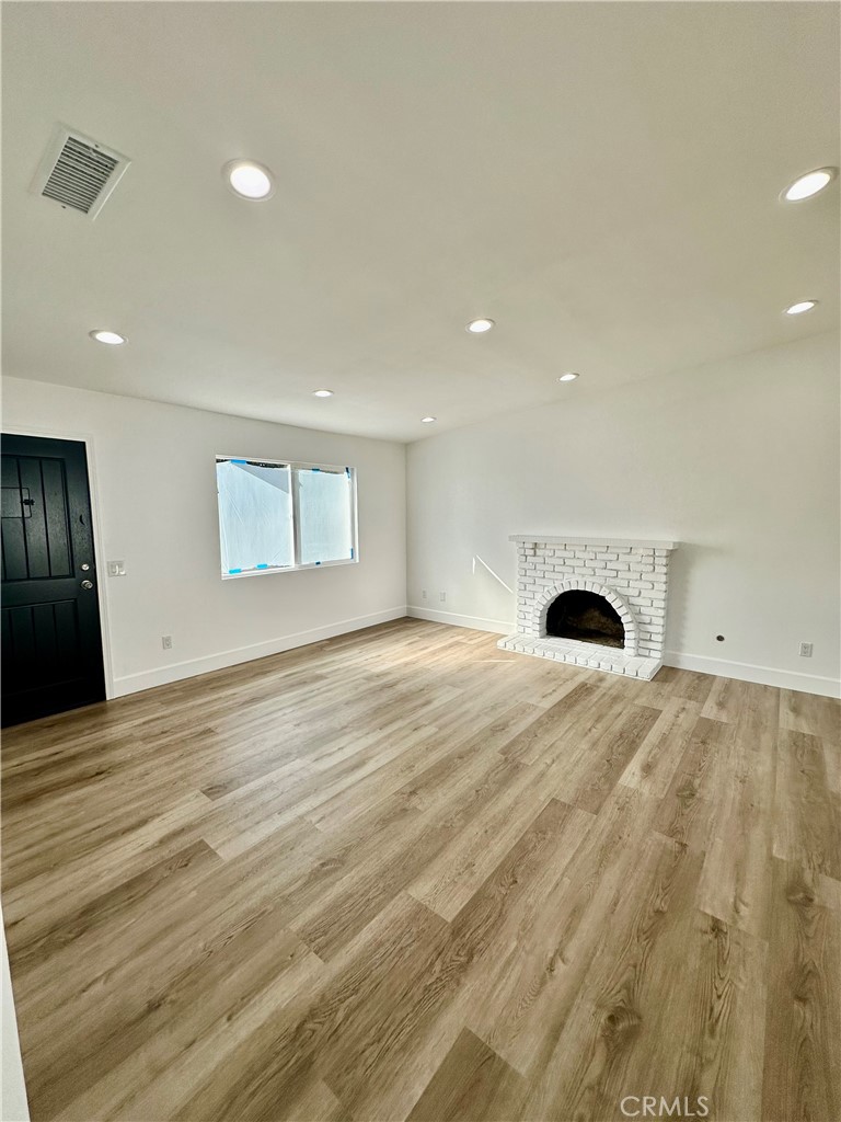 2112 W Mill Street Property Photo 4