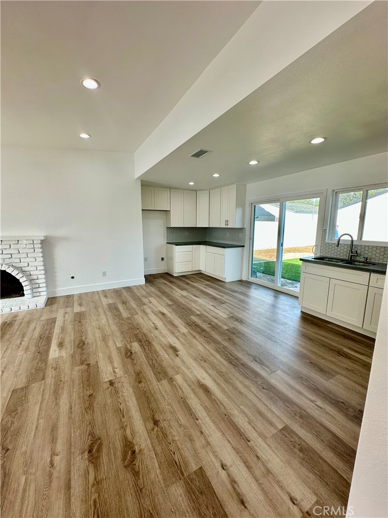 2112 W Mill Street Property Photo 5