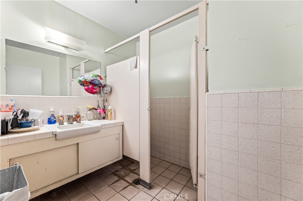 400 W Alondra Boulevard Property Photo 13