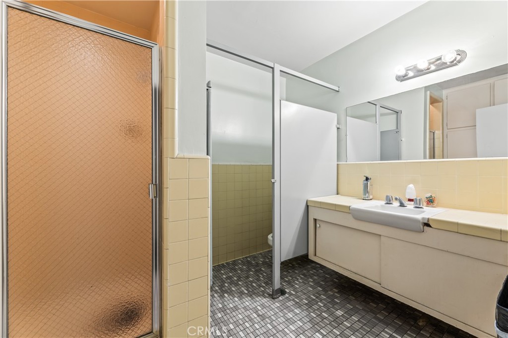 400 W Alondra Boulevard Property Photo 14
