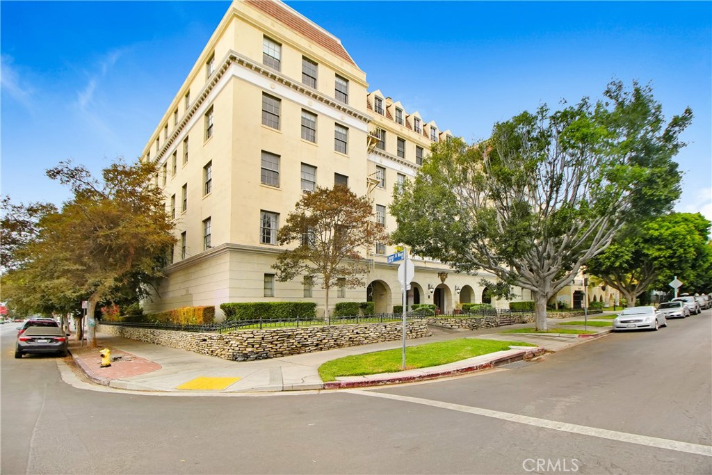 855 S Serrano Avenue 32a Property Photo 2