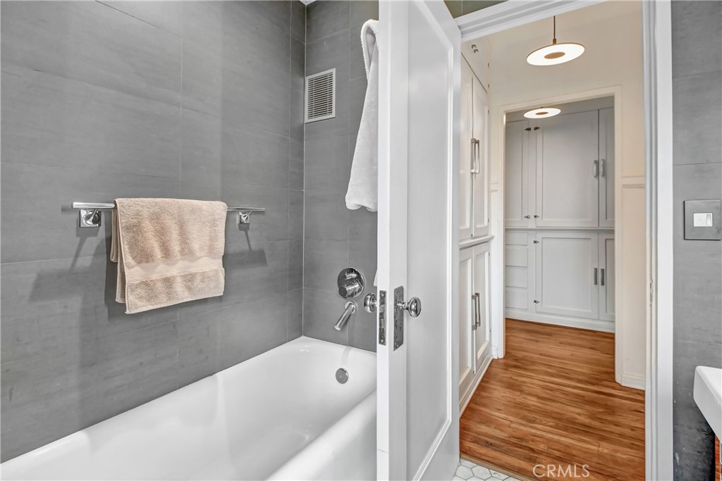 855 S Serrano Avenue 32a Property Photo 19