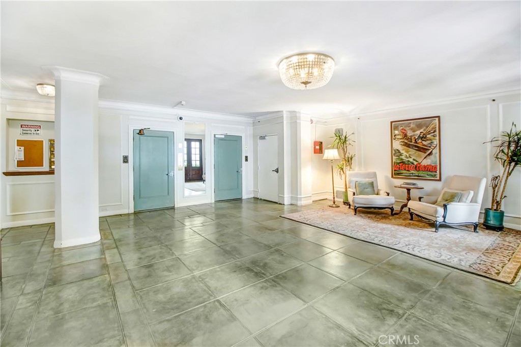 855 S Serrano Avenue 32a Property Photo 22