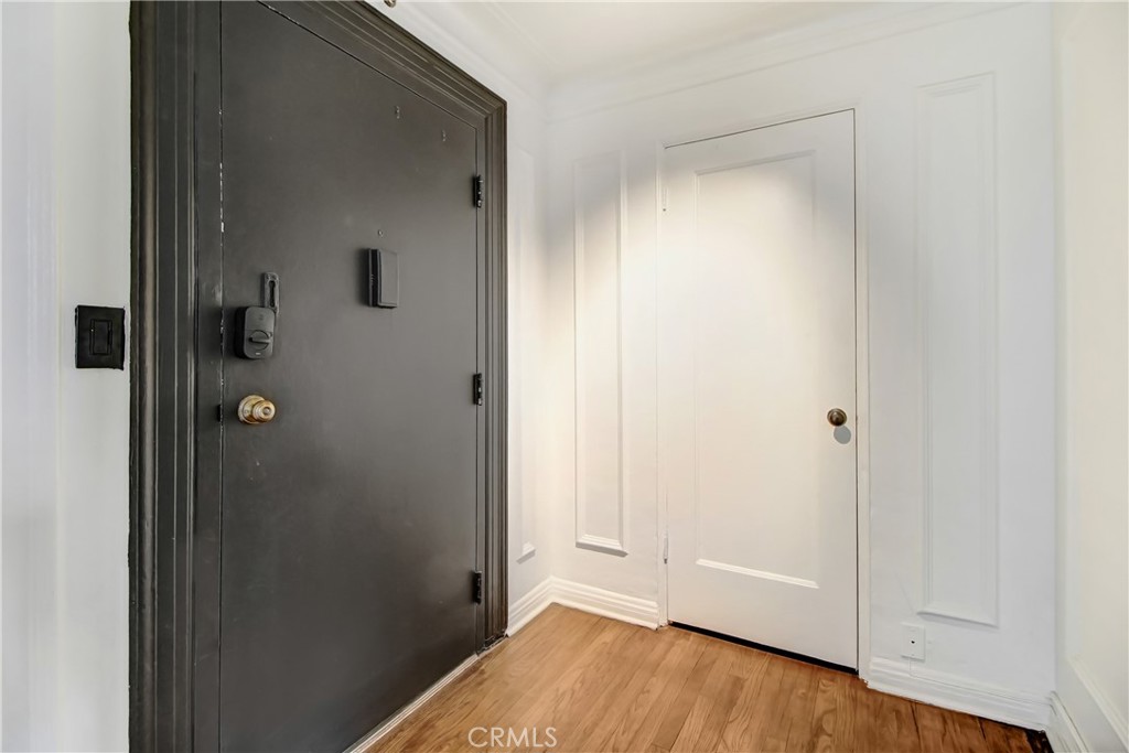 855 S Serrano Avenue 32a Property Photo 23