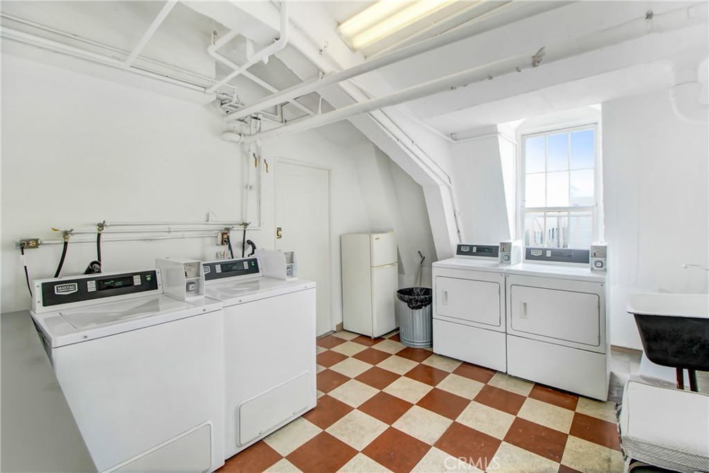 855 S Serrano Avenue 32a Property Photo 24