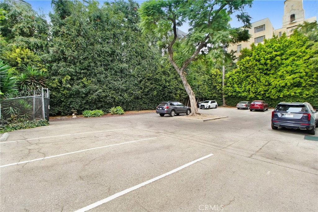 855 S Serrano Avenue 32a Property Photo 25