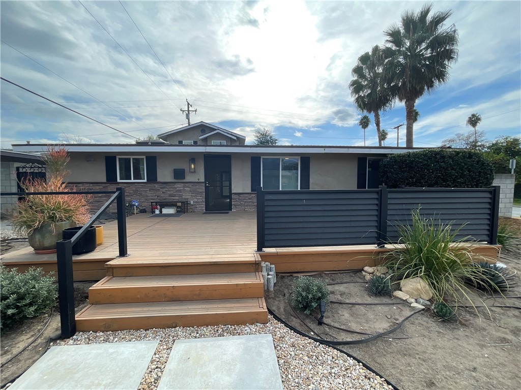 16602 Kingside Drive E Property Photo 1