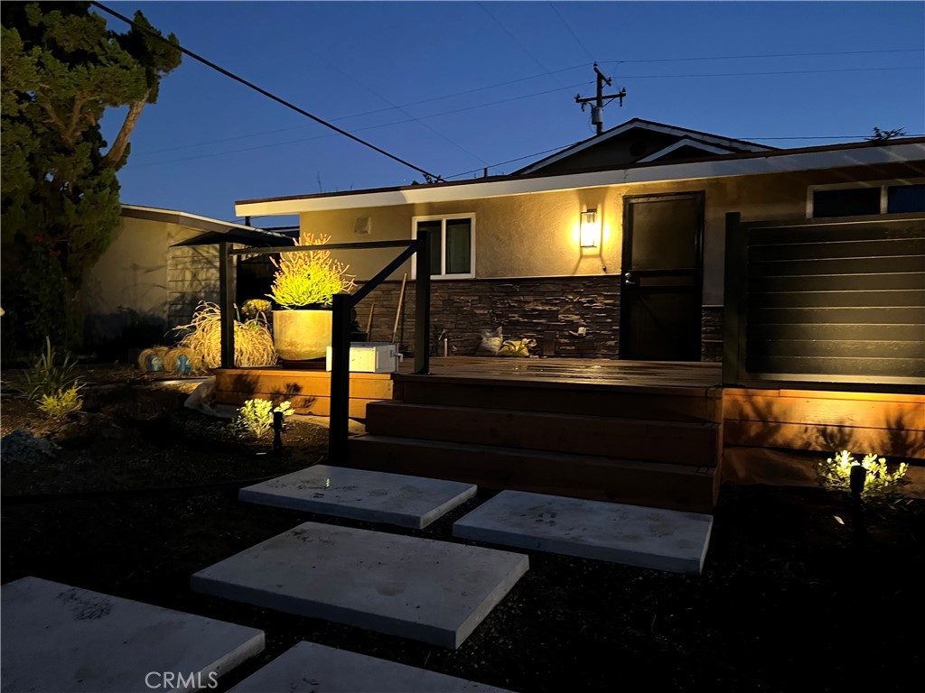 16602 Kingside Drive E Property Photo 2