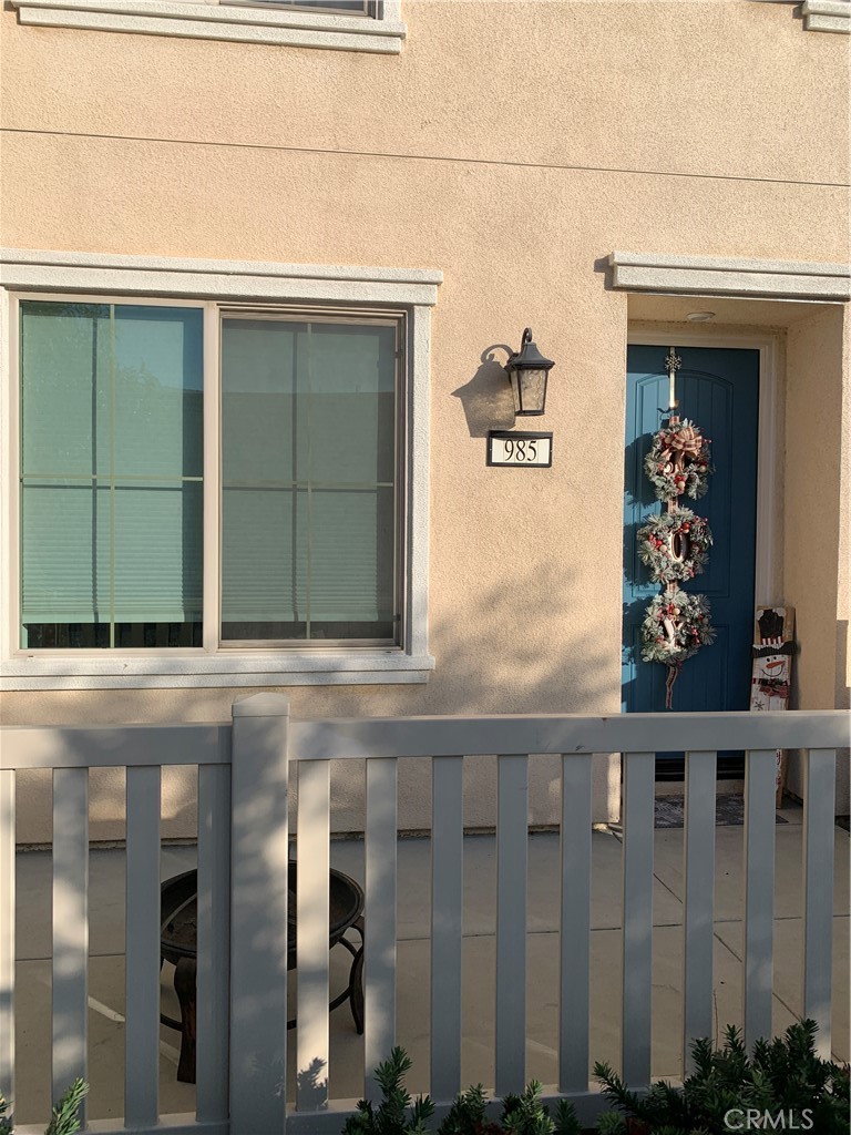 985 W Clover Avenue Property Photo 1