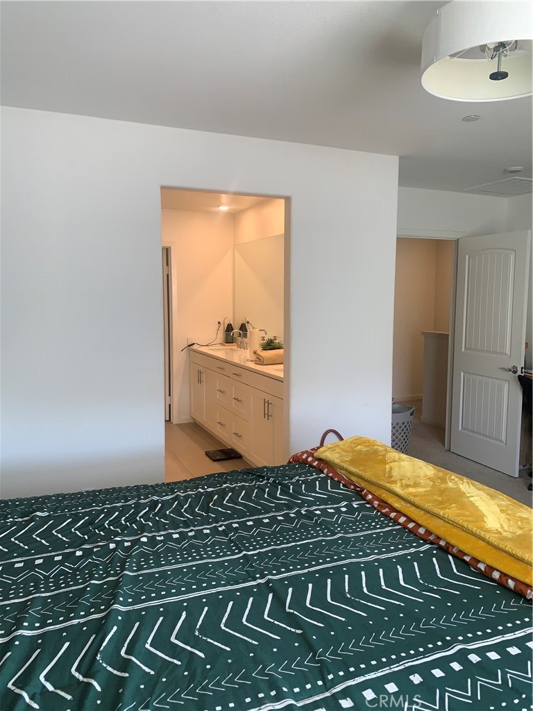 985 W Clover Avenue Property Photo 7