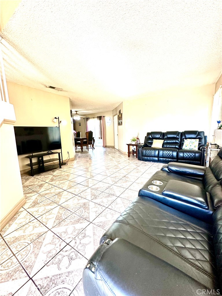 1915 W Quartermaster Street Property Photo 6